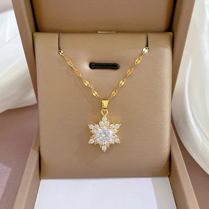 "Orina" Golden Star Lips Pendant Necklace