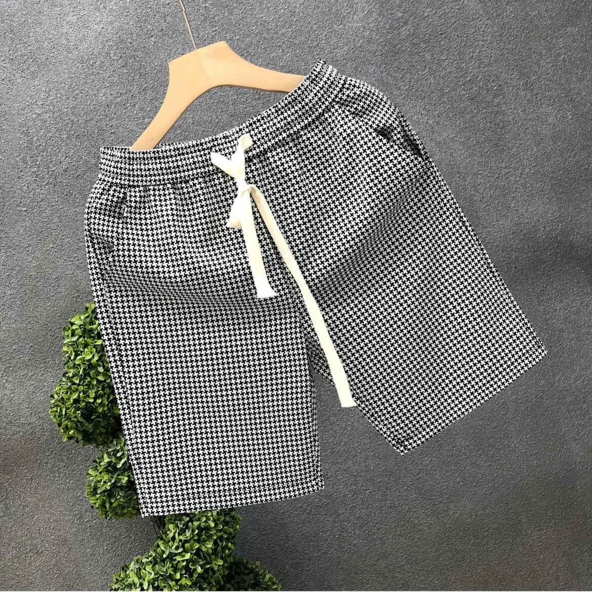 Men's Essential Elastic Waist Wide Sports Shorts